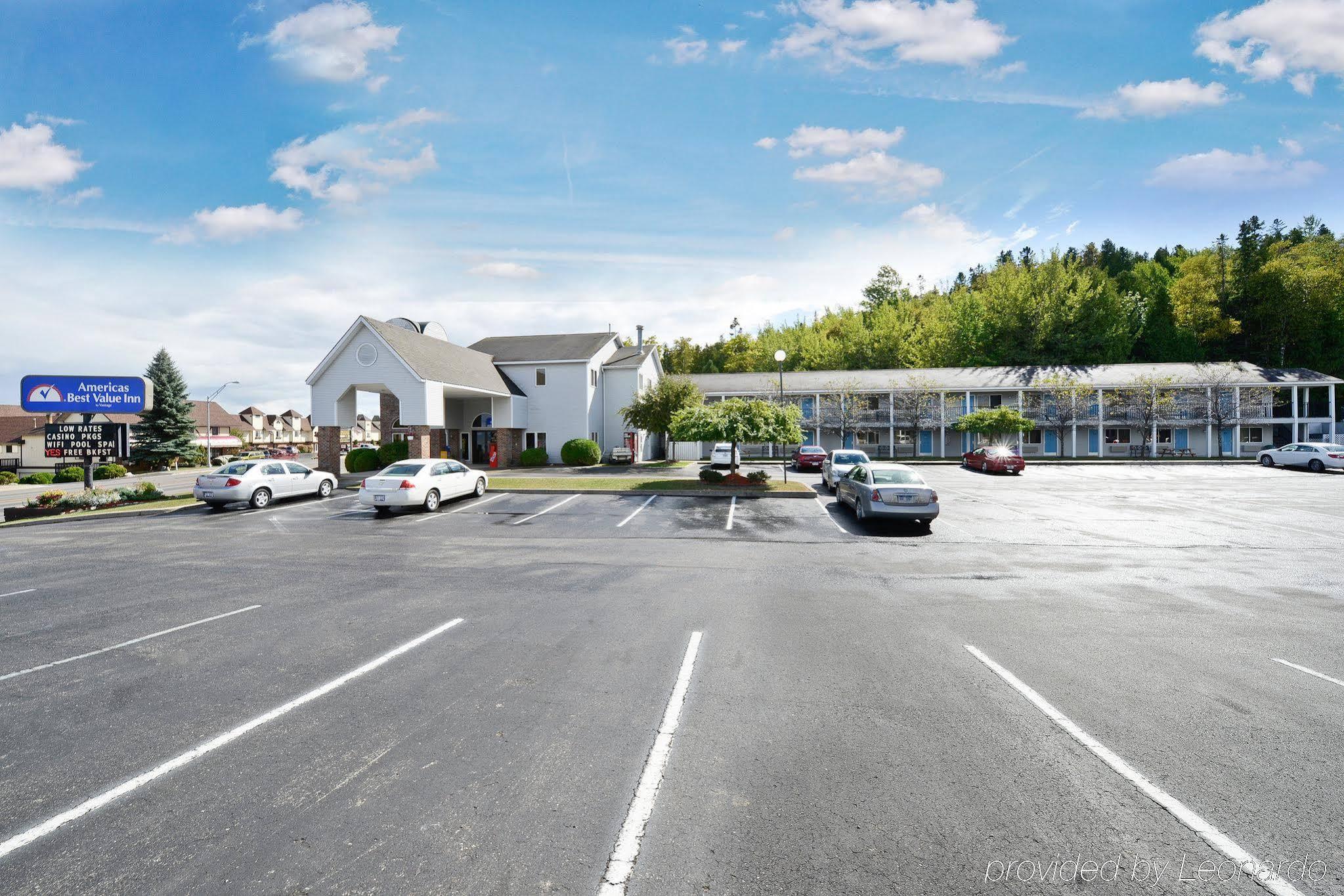Americas Best Value Inn Saint-Ignace Extérieur photo