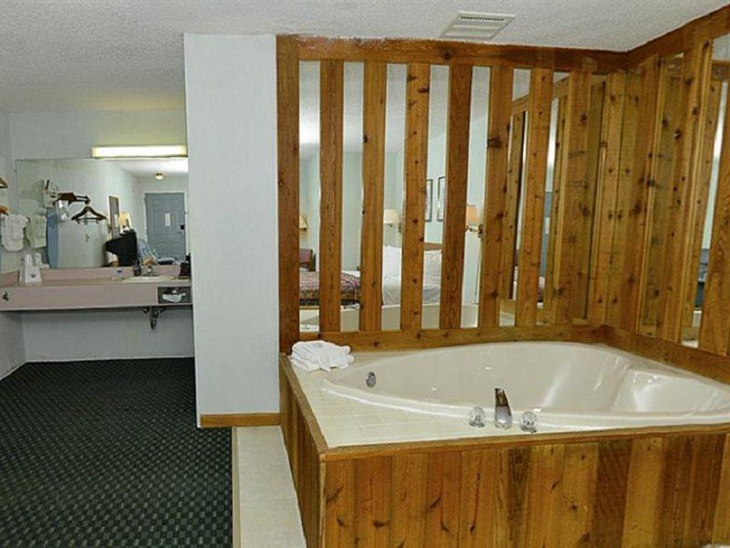 Americas Best Value Inn Saint-Ignace Extérieur photo