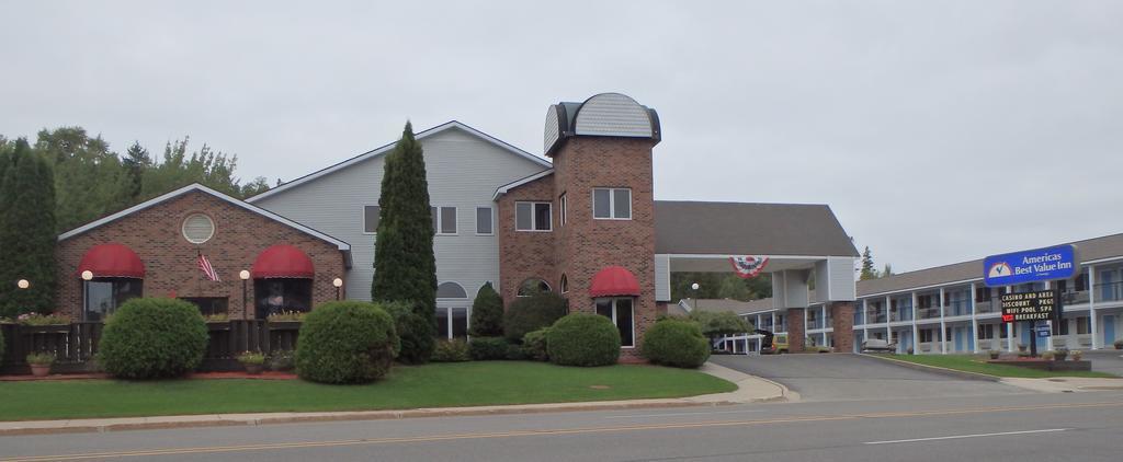Americas Best Value Inn Saint-Ignace Extérieur photo