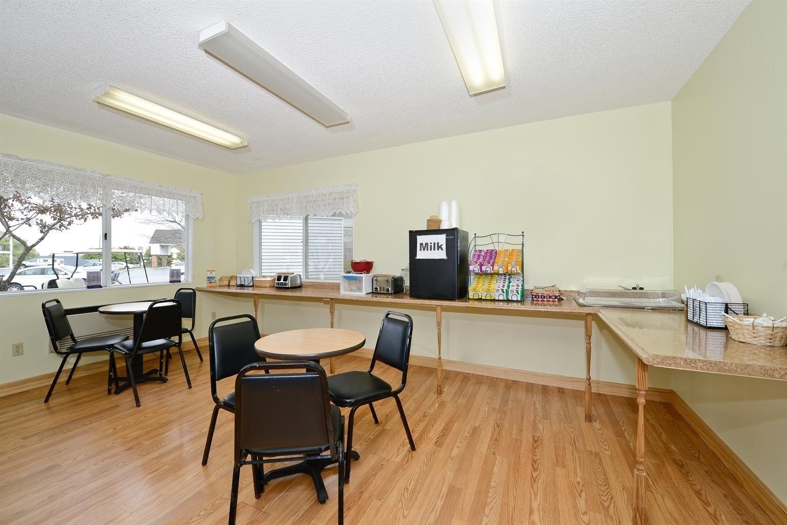 Americas Best Value Inn Saint-Ignace Extérieur photo