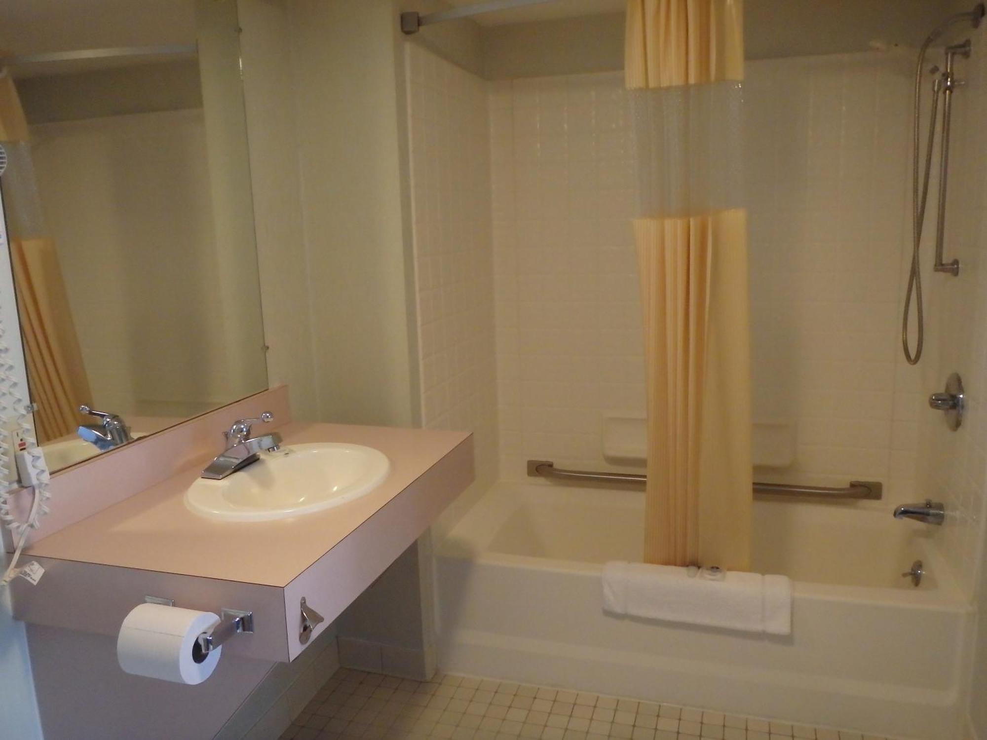 Americas Best Value Inn Saint-Ignace Chambre photo
