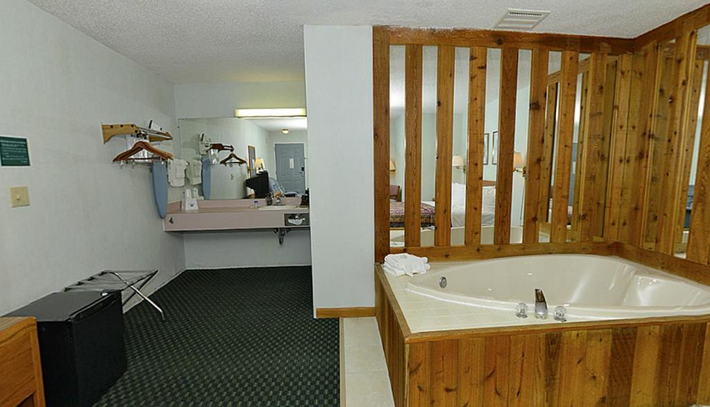 Americas Best Value Inn Saint-Ignace Extérieur photo