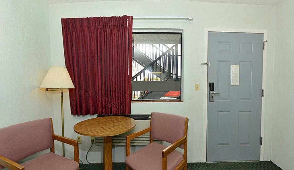 Americas Best Value Inn Saint-Ignace Extérieur photo