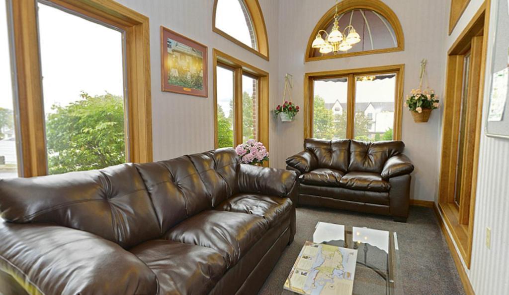 Americas Best Value Inn Saint-Ignace Extérieur photo