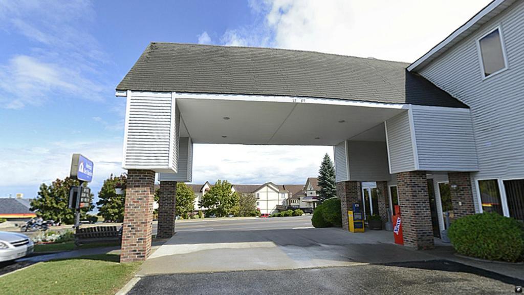 Americas Best Value Inn Saint-Ignace Extérieur photo