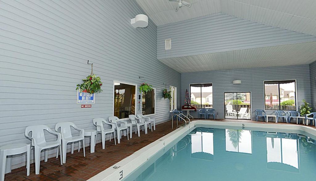 Americas Best Value Inn Saint-Ignace Extérieur photo
