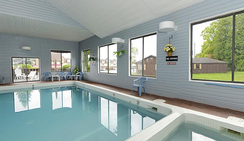 Americas Best Value Inn Saint-Ignace Extérieur photo