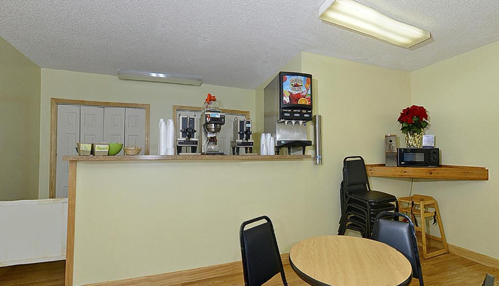 Americas Best Value Inn Saint-Ignace Extérieur photo