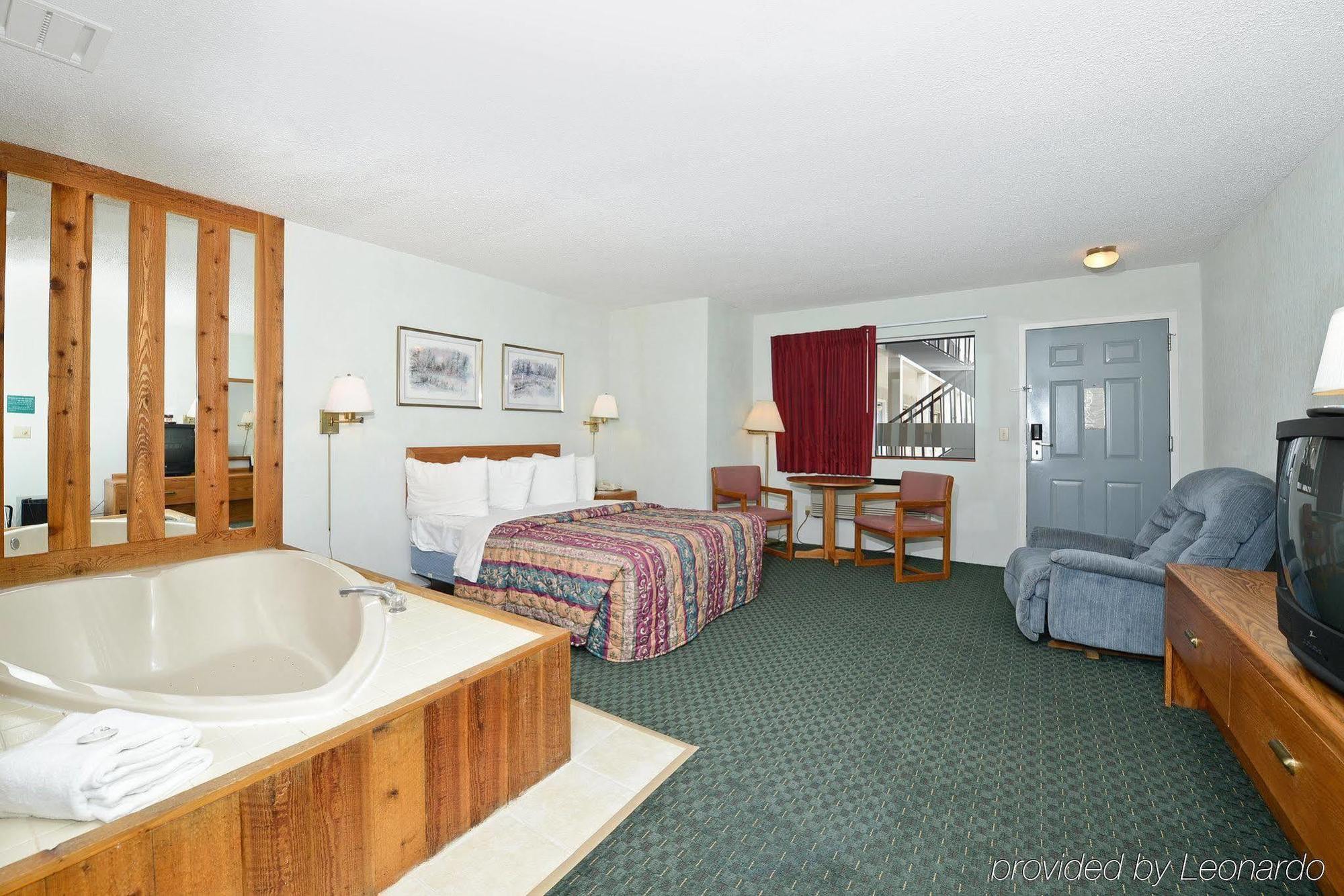 Americas Best Value Inn Saint-Ignace Extérieur photo